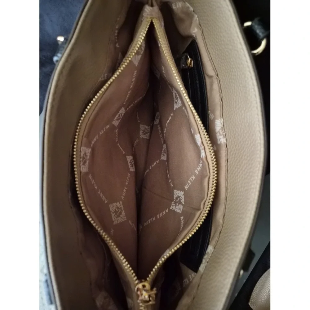 NWOT Anne Klein Handbag with‎ Keychain and Eyeglass case